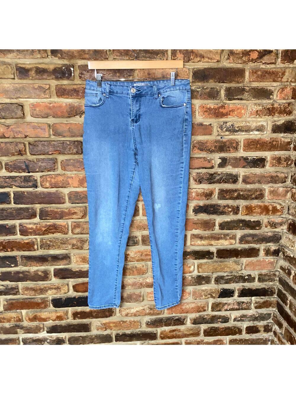 Amanda Paige Faded Medium Wash Blue Denim Skinny Leg Fit Jeans Women's Size 8